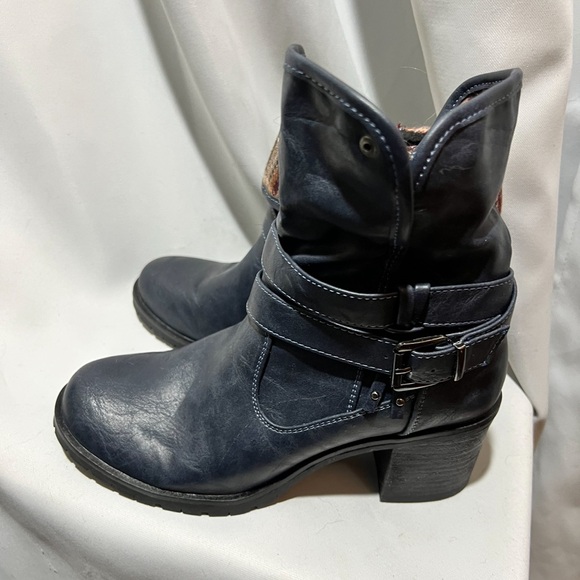 Stylish Navy and Brown Plaid Cuff Heeled Boots - Picture 3 of 9